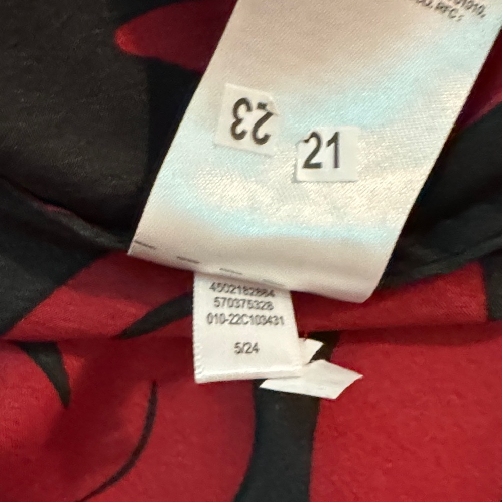 Chico's Red and Black Patterned Blouse Vanity Size (2) - Picture 6 of 6